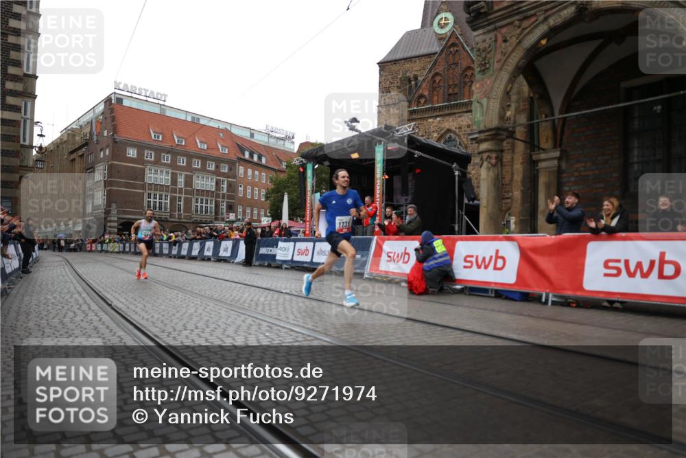 05.10.2025 - 20. swb-Marathon Bremen Yannick Fuchs http://msf.ph/oto/9271974 05.10.2025 12:17:53 Ziel 404, 1739 meine-sportfotos.de