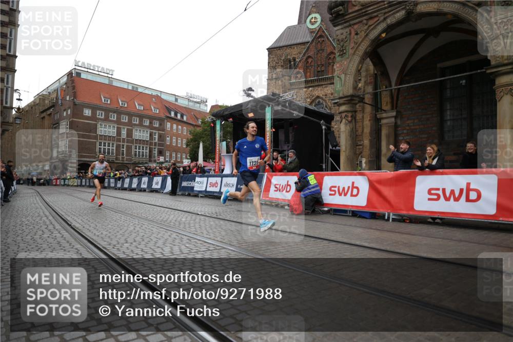 05.10.2025 - 20. swb-Marathon Bremen Yannick Fuchs http://msf.ph/oto/9271988 05.10.2025 12:17:53 Ziel 404, 1739 meine-sportfotos.de