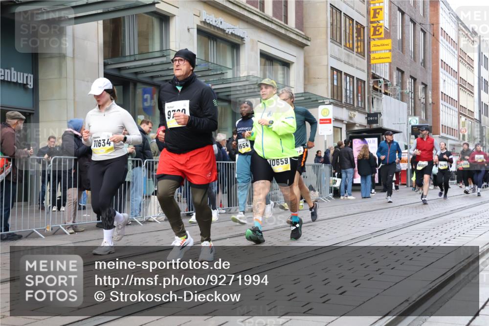 05.10.2025 - 20. swb-Marathon Bremen Strokosch-Dieckow http://msf.ph/oto/9271994 05.10.2025 11:09:38 Ziel 7799, 9288, 9410, 9470, 9476, 9554, 9561, 9685, 9760, 9972, 10383, 10412, 10435, 10448, 10515, 10563, 10596, 10659, 10827, 10860, 10885, 10969, 11206, 11219, 11381, 11401, 11405, 11486, 11536, 11634, 11748, 7799, 9288, 9410, 9470, 9476, 9554, 9561, 9685, 9760, 9972, 10383, 10412, 10435, 10448, 10515, 10563, 10596, 10659, 10827, 10860, 10885, 10969, 11206, 11219, 11381, 11401, 11405 meine-sportfotos.de