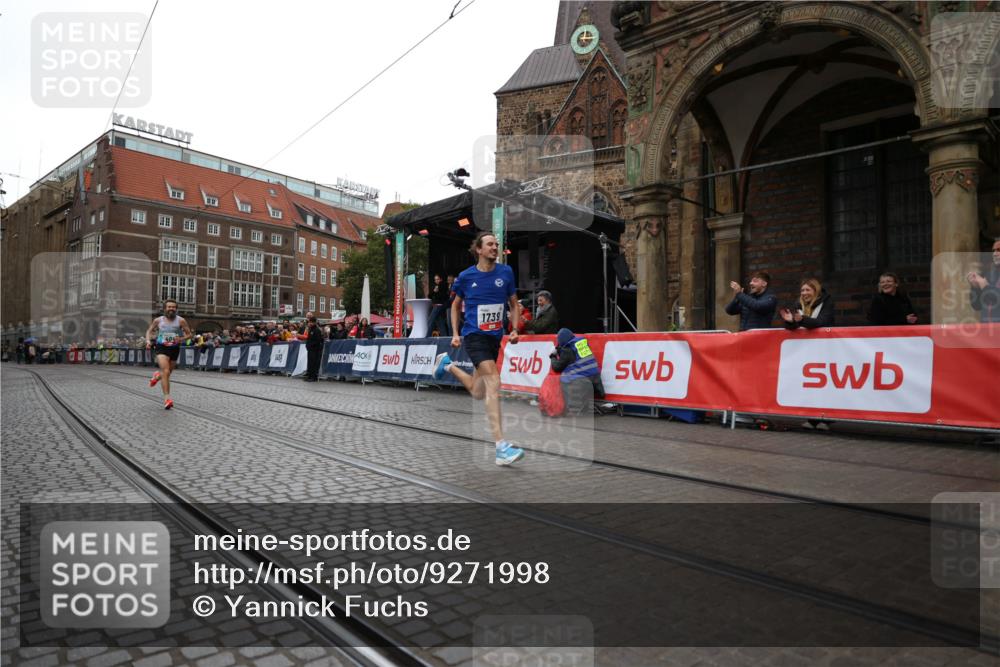05.10.2025 - 20. swb-Marathon Bremen Yannick Fuchs http://msf.ph/oto/9271998 05.10.2025 12:17:53 Ziel 404, 1739 meine-sportfotos.de
