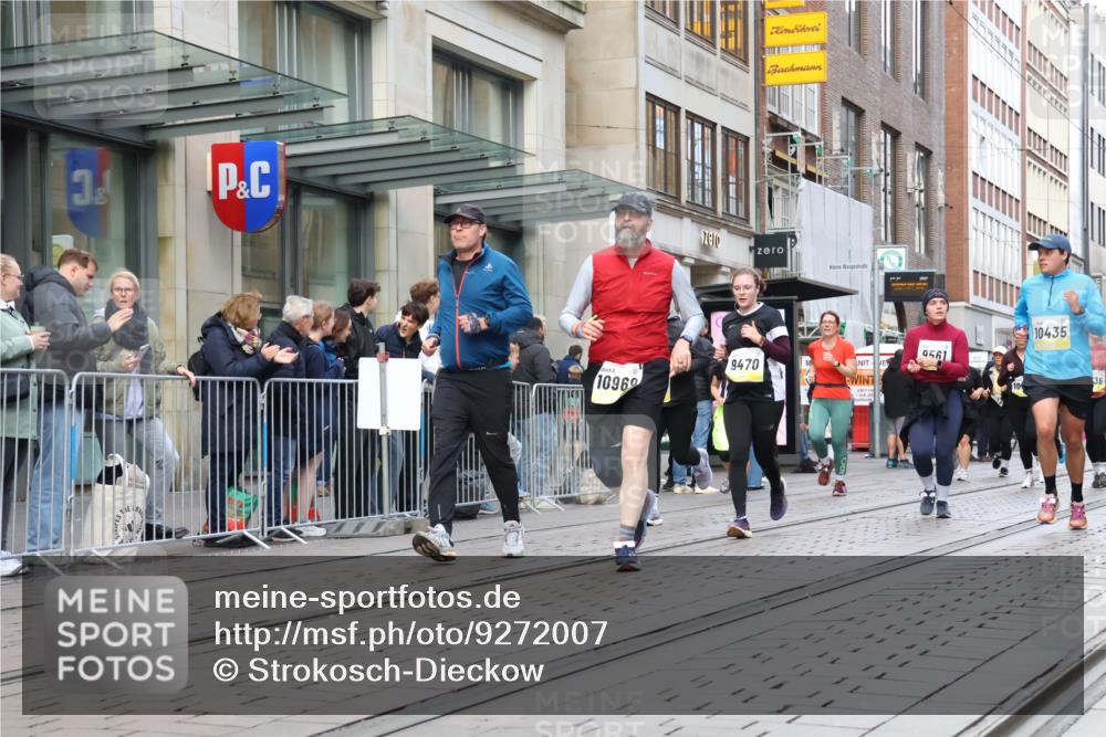 05.10.2025 - 20. swb-Marathon Bremen Strokosch-Dieckow http://msf.ph/oto/9272007 05.10.2025 11:09:41 Ziel 7799, 9288, 9410, 9470, 9476, 9554, 9561, 9685, 9760, 9972, 10082, 10383, 10435, 10448, 10515, 10563, 10596, 10659, 10827, 10860, 10885, 10969, 11204, 11219, 11261, 11381, 11401, 11405, 11486, 11536, 11634, 11748, 7799, 9288, 9410, 9470, 9476, 9554, 9561, 9685, 9760, 9972, 10082, 10383, 10435, 10448, 10515, 10563, 10596, 10659, 10827, 10860, 10885, 10969, 11204, 11219, 11261, 11381, 11401, 11405 meine-sportfotos.de