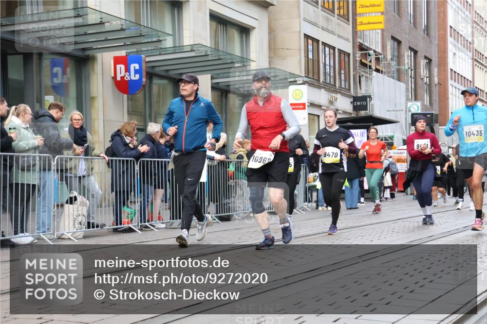 05.10.2025 - 20. swb-Marathon Bremen Strokosch-Dieckow http://msf.ph/oto/9272020 05.10.2025 11:09:42 Ziel 7799, 9288, 9410, 9470, 9476, 9554, 9561, 9685, 9760, 9806, 9972, 10082, 10383, 10435, 10448, 10515, 10563, 10596, 10659, 10827, 10860, 10885, 10969, 11204, 11219, 11261, 11381, 11401, 11405, 11486, 11536, 11634, 11748, 7799, 9288, 9410, 9470, 9476, 9554, 9561, 9685, 9760, 9806, 9972, 10082, 10383, 10435, 10448, 10515, 10563, 10596, 10659, 10827, 10860, 10885, 10969, 11204, 11219, 11261, 11381, 11401, 11405 meine-sportfotos.de