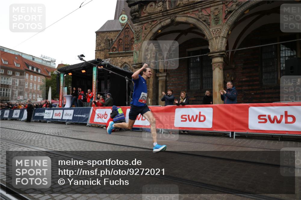 05.10.2025 - 20. swb-Marathon Bremen Yannick Fuchs http://msf.ph/oto/9272021 05.10.2025 12:17:53 Ziel 404, 1739 meine-sportfotos.de