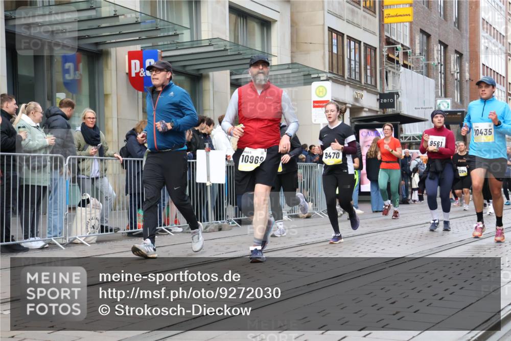 05.10.2025 - 20. swb-Marathon Bremen Strokosch-Dieckow http://msf.ph/oto/9272030 05.10.2025 11:09:42 Ziel 7799, 9288, 9410, 9470, 9476, 9554, 9561, 9685, 9760, 9806, 9972, 10082, 10383, 10435, 10448, 10515, 10563, 10596, 10659, 10827, 10860, 10885, 10969, 11204, 11219, 11261, 11381, 11401, 11405, 11486, 11536, 11634, 11748, 7799, 9288, 9410, 9470, 9476, 9554, 9561, 9685, 9760, 9806, 9972, 10082, 10383, 10435, 10448, 10515, 10563, 10596, 10659, 10827, 10860, 10885, 10969, 11204, 11219, 11261, 11381, 11401, 11405 meine-sportfotos.de