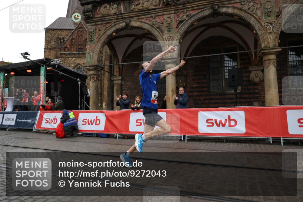 05.10.2025 - 20. swb-Marathon Bremen Yannick Fuchs http://msf.ph/oto/9272043 05.10.2025 12:17:53 Ziel 404, 1739 meine-sportfotos.de