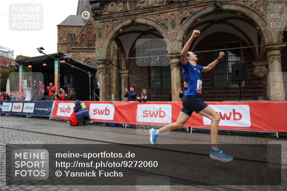 05.10.2025 - 20. swb-Marathon Bremen Yannick Fuchs http://msf.ph/oto/9272060 05.10.2025 12:17:53 Ziel 404, 1739 meine-sportfotos.de