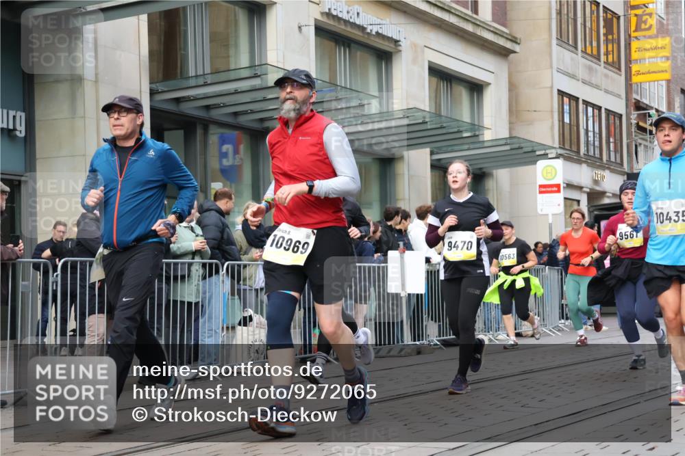 05.10.2025 - 20. swb-Marathon Bremen Strokosch-Dieckow http://msf.ph/oto/9272065 05.10.2025 11:09:43 Ziel 7799, 9288, 9410, 9470, 9476, 9554, 9561, 9685, 9760, 9806, 9972, 10082, 10383, 10435, 10448, 10515, 10563, 10596, 10659, 10827, 10860, 10885, 10969, 11204, 11219, 11261, 11381, 11401, 11405, 11486, 11536, 11634, 11748, 7799, 9288, 9410, 9470, 9476, 9554, 9561, 9685, 9760, 9806, 9972, 10082, 10383, 10435, 10448, 10515, 10563, 10596, 10659, 10827, 10860, 10885, 10969, 11204, 11219, 11261, 11381, 11401, 11405 meine-sportfotos.de