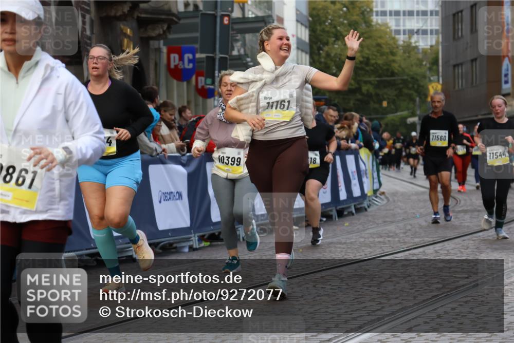 05.10.2025 - 20. swb-Marathon Bremen Strokosch-Dieckow http://msf.ph/oto/9272077 05.10.2025 11:10:49 Ziel 9984, 10399, 10861, 11161, 11318, 11544 meine-sportfotos.de