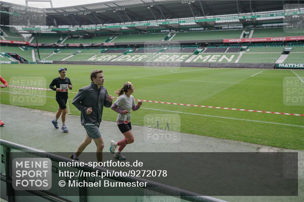 05.10.2025 - 20. swb-Marathon Bremen Michael Burmester http://msf.ph/oto/9272078 05.10.2025 12:45:47 Laufen im Stadion 349, 649, 852, 943, 1055, 1091, 1146, 1307, 1790, 1883, 2545, 3197, 3218, 3807, 4786, 5132, 5588, 6150, 7028, 7440, 7526, 8747, 109, 819, 1631, 2666, 2719, 3327, 3342, 4358, 4571, 6302, 6996, 8828, 9130 meine-sportfotos.de