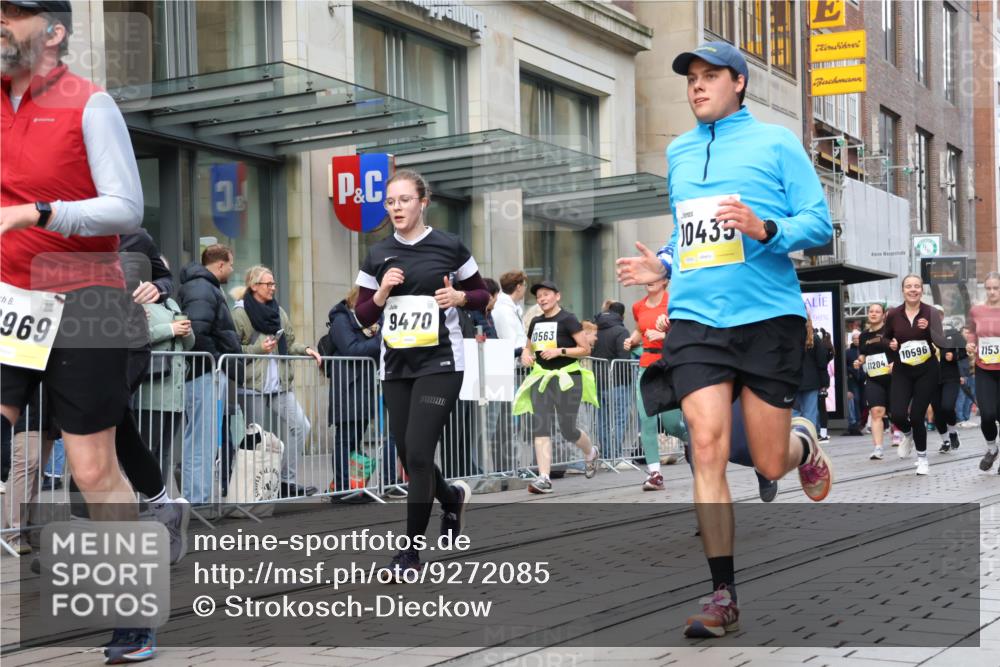 05.10.2025 - 20. swb-Marathon Bremen Strokosch-Dieckow http://msf.ph/oto/9272085 05.10.2025 11:09:44 Ziel 7799, 9288, 9410, 9470, 9476, 9554, 9561, 9685, 9760, 9806, 9972, 10082, 10383, 10435, 10448, 10515, 10563, 10596, 10659, 10827, 10860, 10885, 10969, 11204, 11219, 11261, 11381, 11401, 11405, 11486, 11536, 11634, 11748, 7799, 9288, 9410, 9470, 9476, 9554, 9561, 9685, 9760, 9806, 9972, 10082, 10383, 10435, 10448, 10515, 10563, 10596, 10659, 10827, 10860, 10885, 10969, 11204, 11219, 11261, 11381, 11401, 11405 meine-sportfotos.de