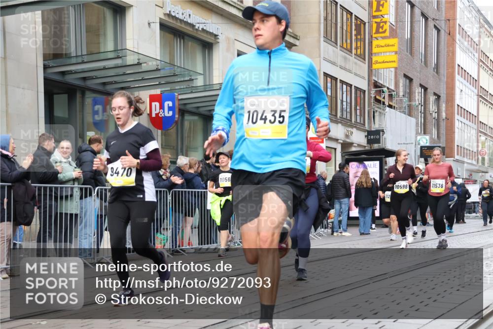 05.10.2025 - 20. swb-Marathon Bremen Strokosch-Dieckow http://msf.ph/oto/9272093 05.10.2025 11:09:44 Ziel 7799, 9288, 9410, 9470, 9476, 9554, 9561, 9685, 9760, 9806, 9972, 10082, 10383, 10435, 10448, 10515, 10563, 10596, 10659, 10827, 10860, 10885, 10969, 11204, 11219, 11261, 11381, 11401, 11405, 11486, 11536, 11634, 11748, 7799, 9288, 9410, 9470, 9476, 9554, 9561, 9685, 9760, 9806, 9972, 10082, 10383, 10435, 10448, 10515, 10563, 10596, 10659, 10827, 10860, 10885, 10969, 11204, 11219, 11261, 11381, 11401, 11405 meine-sportfotos.de