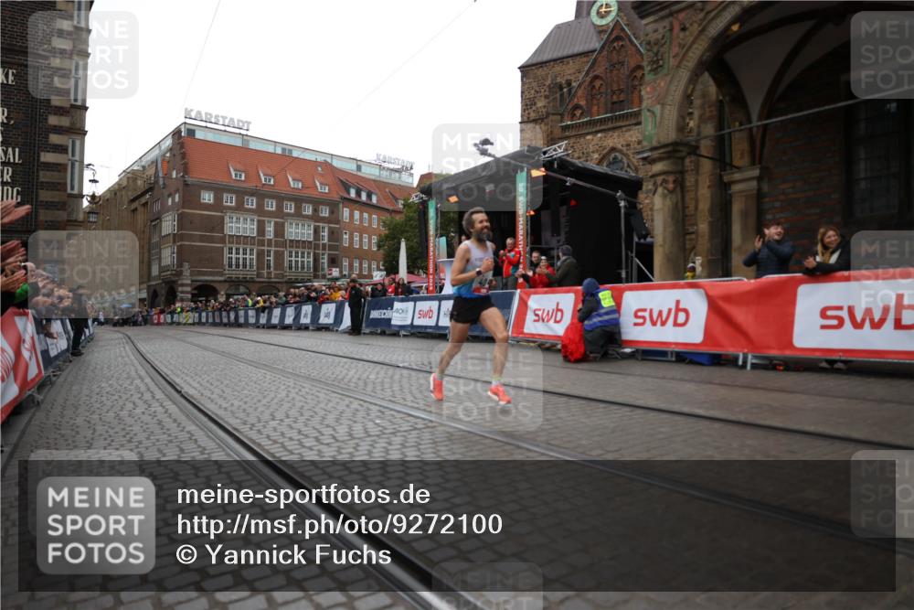 05.10.2025 - 20. swb-Marathon Bremen Yannick Fuchs http://msf.ph/oto/9272100 05.10.2025 12:17:54 Ziel 404, 1739 meine-sportfotos.de