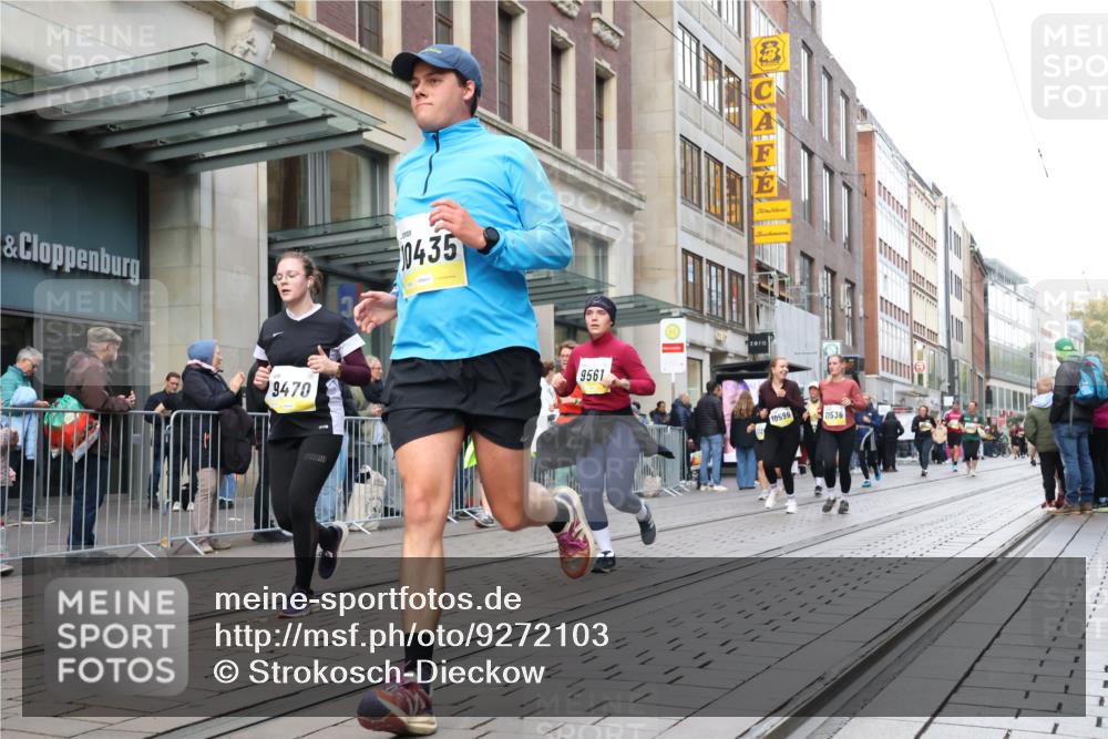05.10.2025 - 20. swb-Marathon Bremen Strokosch-Dieckow http://msf.ph/oto/9272103 05.10.2025 11:09:45 Ziel 7799, 9288, 9410, 9470, 9476, 9554, 9561, 9685, 9760, 9806, 9972, 10082, 10383, 10435, 10448, 10515, 10563, 10596, 10659, 10827, 10860, 10885, 10969, 11204, 11219, 11261, 11333, 11381, 11401, 11405, 11536, 11634, 11748, 7799, 9288, 9410, 9470, 9476, 9554, 9561, 9685, 9760, 9806, 9972, 10082, 10383, 10435, 10448, 10515, 10563, 10596, 10659, 10827, 10860, 10885, 10969, 11204, 11219, 11261, 11333, 11381, 11401, 11405 meine-sportfotos.de