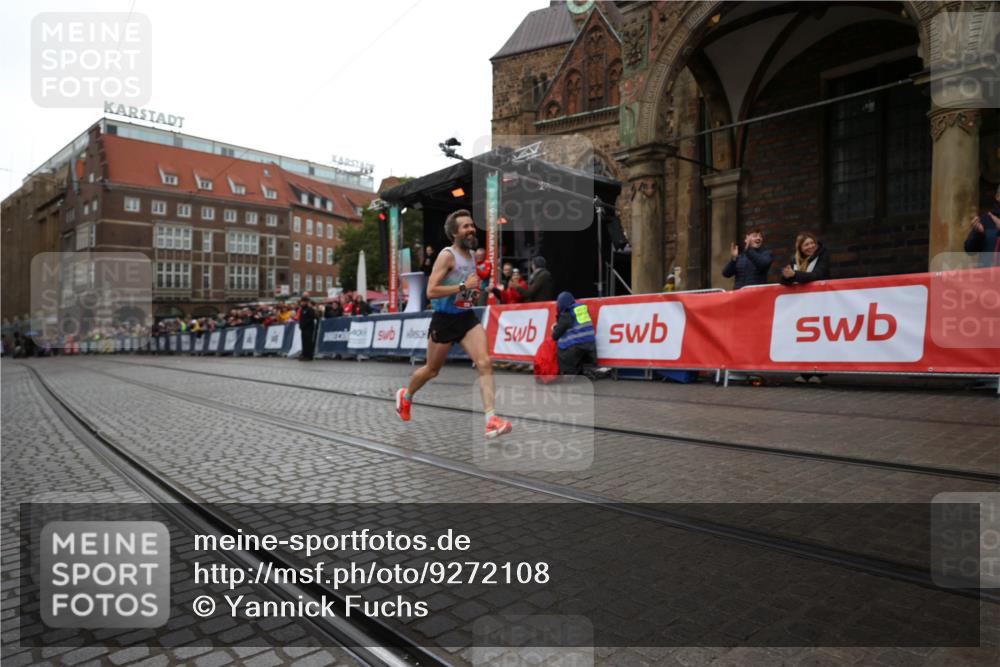 05.10.2025 - 20. swb-Marathon Bremen Yannick Fuchs http://msf.ph/oto/9272108 05.10.2025 12:17:55 Ziel 404, 1739 meine-sportfotos.de