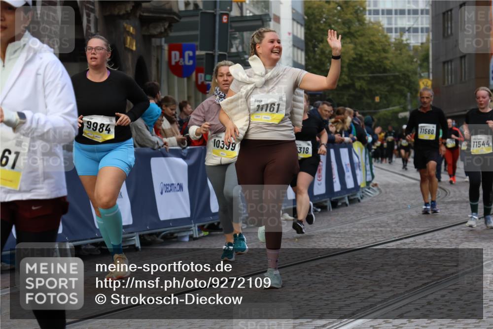 05.10.2025 - 20. swb-Marathon Bremen Strokosch-Dieckow http://msf.ph/oto/9272109 05.10.2025 11:10:49 Ziel 9984, 10399, 10861, 11161, 11318, 11544 meine-sportfotos.de