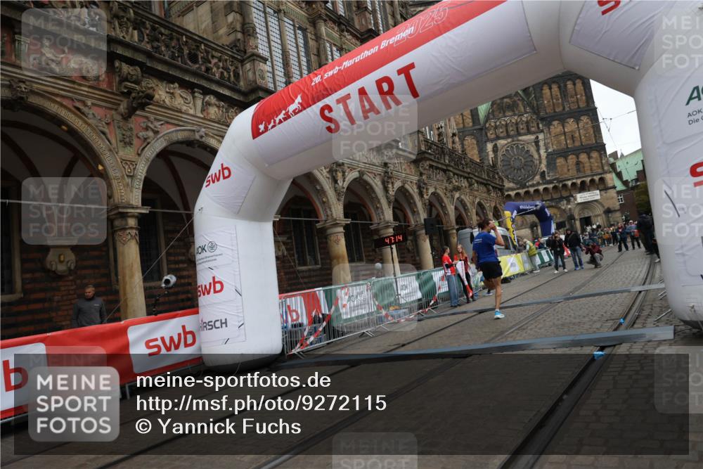 05.10.2025 - 20. swb-Marathon Bremen Yannick Fuchs http://msf.ph/oto/9272115 05.10.2025 12:17:55 Ziel 404, 1739 meine-sportfotos.de
