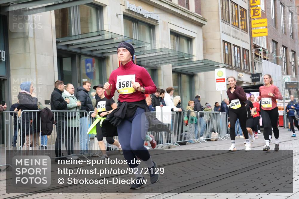 05.10.2025 - 20. swb-Marathon Bremen Strokosch-Dieckow http://msf.ph/oto/9272129 05.10.2025 11:09:45 Ziel 7799, 9288, 9410, 9470, 9476, 9554, 9561, 9685, 9760, 9806, 9972, 10082, 10383, 10435, 10448, 10515, 10563, 10596, 10659, 10827, 10860, 10885, 10969, 11204, 11219, 11261, 11333, 11381, 11401, 11405, 11536, 11634, 11748, 7799, 9288, 9410, 9470, 9476, 9554, 9561, 9685, 9760, 9806, 9972, 10082, 10383, 10435, 10448, 10515, 10563, 10596, 10659, 10827, 10860, 10885, 10969, 11204, 11219, 11261, 11333, 11381, 11401, 11405 meine-sportfotos.de