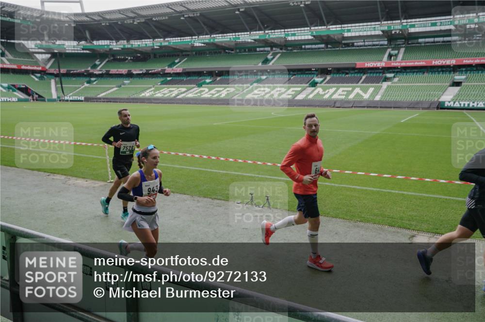 05.10.2025 - 20. swb-Marathon Bremen Michael Burmester http://msf.ph/oto/9272133 05.10.2025 12:45:49 Laufen im Stadion 349, 649, 852, 943, 1091, 1146, 1307, 1790, 1883, 2545, 3197, 3218, 3807, 4786, 5132, 5588, 6150, 7028, 7440, 7526, 8747, 109, 819, 1055, 1631, 2666, 2719, 3327, 3342, 4358, 4571, 6302, 6996, 8828, 9130 meine-sportfotos.de