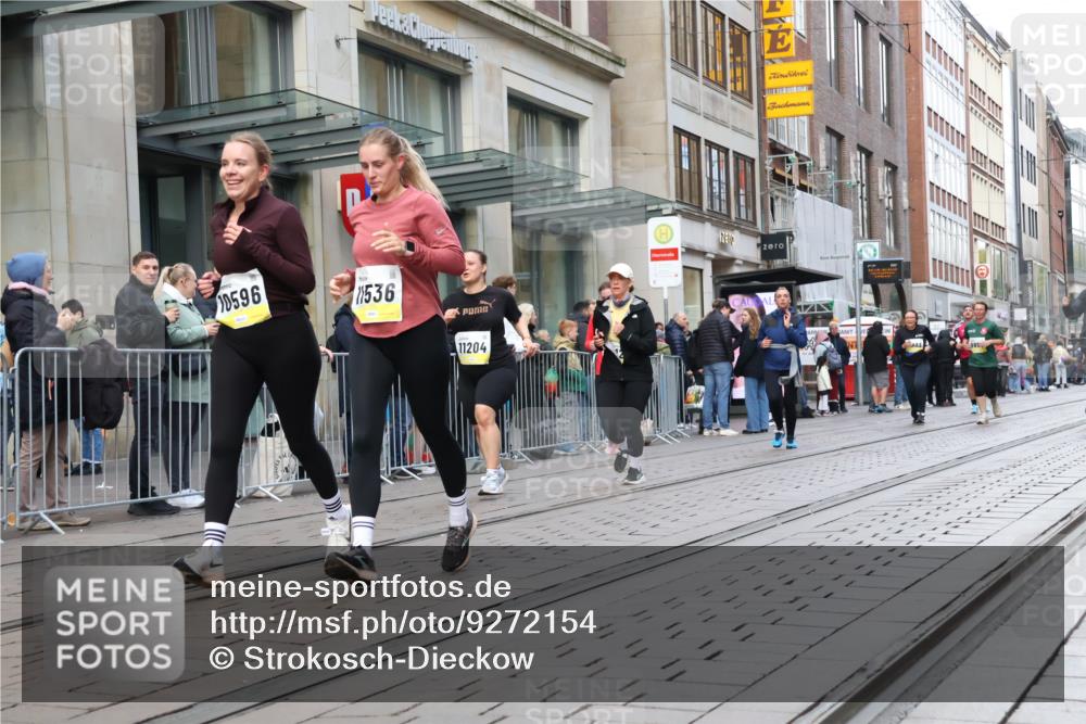 05.10.2025 - 20. swb-Marathon Bremen Strokosch-Dieckow http://msf.ph/oto/9272154 05.10.2025 11:09:47 Ziel 7799, 8533, 9288, 9470, 9476, 9554, 9561, 9734, 9760, 9806, 9972, 10082, 10189, 10383, 10435, 10515, 10563, 10596, 10659, 10860, 10885, 10969, 11204, 11261, 11333, 11381, 11401, 11405, 11536, 11634, 11748, 7799, 8533, 9288, 9470, 9476, 9554, 9561, 9734, 9760, 9806, 9972, 10082, 10189, 10383, 10435, 10515, 10563, 10596, 10659, 10860, 10885, 10969, 11204, 11261, 11333, 11381, 11401, 11405 meine-sportfotos.de