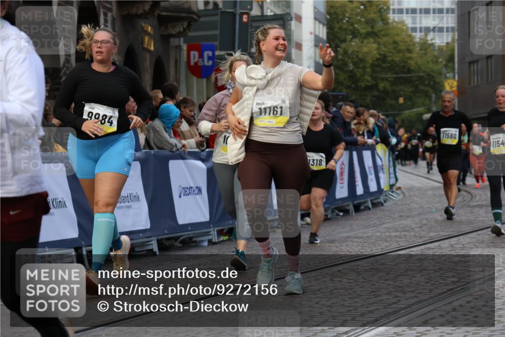 05.10.2025 - 20. swb-Marathon Bremen Strokosch-Dieckow http://msf.ph/oto/9272156 05.10.2025 11:10:49 Ziel 9984, 10399, 10861, 11161, 11318, 11544 meine-sportfotos.de