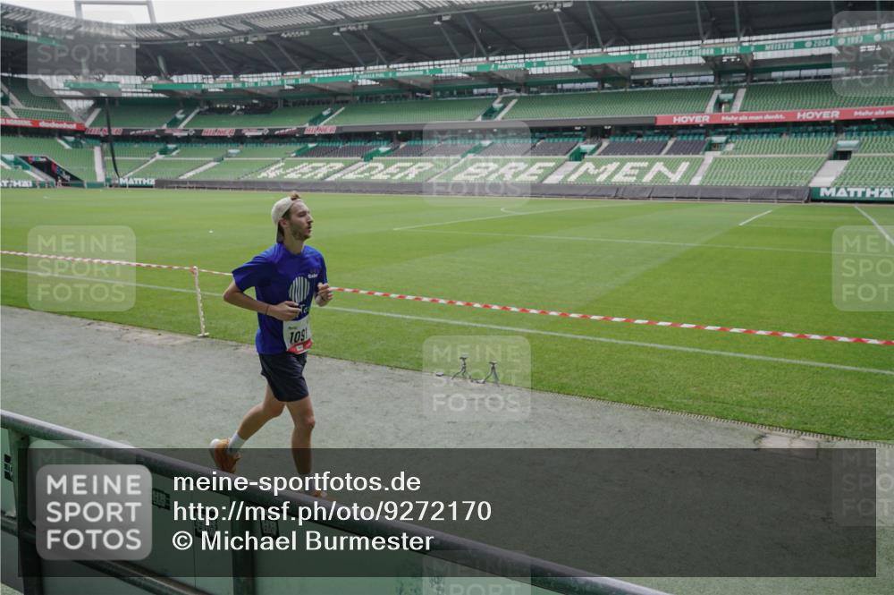 05.10.2025 - 20. swb-Marathon Bremen Michael Burmester http://msf.ph/oto/9272170 05.10.2025 12:45:53 Laufen im Stadion 349, 649, 852, 943, 1091, 1146, 1307, 1790, 1883, 2228, 2545, 3197, 3807, 4274, 4786, 5132, 5588, 6150, 7028, 7440, 7526, 8747, 109, 1055, 1631, 2666, 2719, 3218, 3327, 3342, 4571, 6302, 6996, 8828, 9130 meine-sportfotos.de