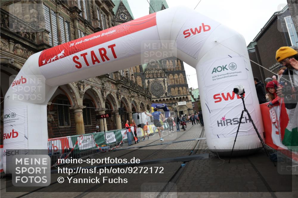 05.10.2025 - 20. swb-Marathon Bremen Yannick Fuchs http://msf.ph/oto/9272172 05.10.2025 12:17:55 Ziel 404, 1739 meine-sportfotos.de
