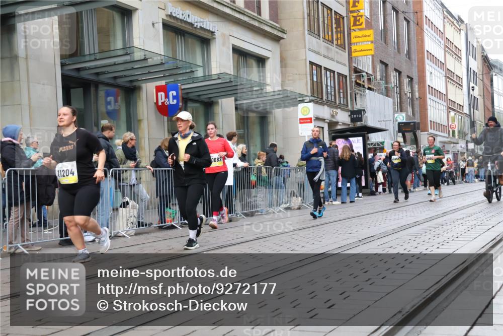 05.10.2025 - 20. swb-Marathon Bremen Strokosch-Dieckow http://msf.ph/oto/9272177 05.10.2025 11:09:49 Ziel 7799, 8533, 9288, 9470, 9476, 9554, 9561, 9734, 9760, 9806, 10082, 10189, 10280, 10383, 10435, 10515, 10563, 10596, 10659, 10885, 10969, 11204, 11261, 11333, 11381, 11401, 11405, 11536, 11634, 11748, 7799, 8533, 9288, 9470, 9476, 9554, 9561, 9734, 9760, 9806, 10082, 10189, 10280, 10383, 10435, 10515, 10563, 10596, 10659, 10885, 10969, 11204, 11261, 11333, 11381, 11401, 11405 meine-sportfotos.de