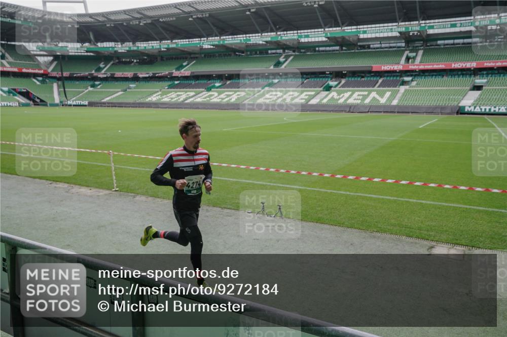 05.10.2025 - 20. swb-Marathon Bremen Michael Burmester http://msf.ph/oto/9272184 05.10.2025 12:46:02 Laufen im Stadion 256, 281, 349, 649, 852, 943, 1091, 1146, 1307, 1883, 2163, 2228, 2545, 3197, 3381, 3807, 4274, 4617, 4786, 5132, 5588, 6150, 6849, 7028, 7440, 7526, 1055, 1790, 3218, 3327, 4571, 6996, 8747, 8828, 9130 meine-sportfotos.de