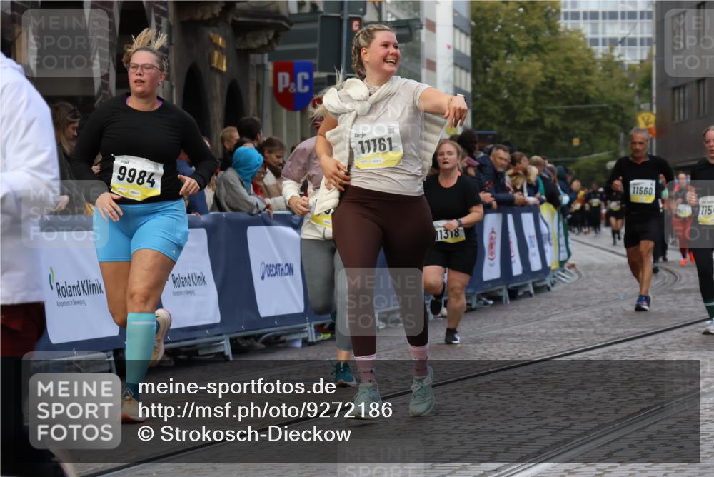 05.10.2025 - 20. swb-Marathon Bremen Strokosch-Dieckow http://msf.ph/oto/9272186 05.10.2025 11:10:49 Ziel 9984, 10399, 10861, 11161, 11318, 11544 meine-sportfotos.de