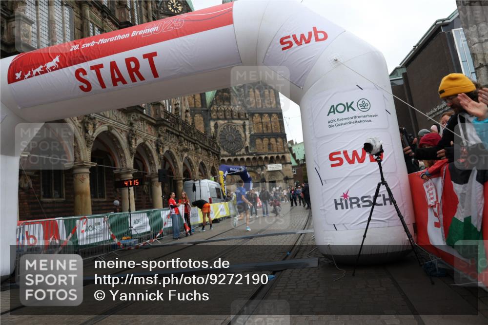 05.10.2025 - 20. swb-Marathon Bremen Yannick Fuchs http://msf.ph/oto/9272190 05.10.2025 12:17:56 Ziel 404, 1739 meine-sportfotos.de