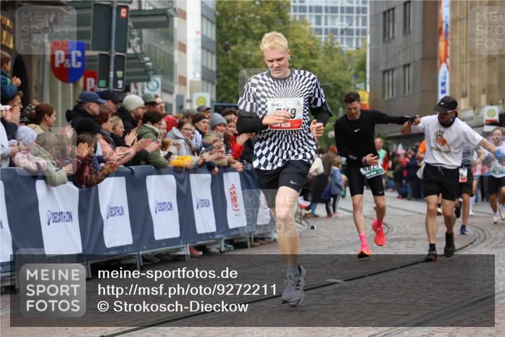05.10.2025 - 20. swb-Marathon Bremen Strokosch-Dieckow http://msf.ph/oto/9272211 05.10.2025 13:02:50 Ziel 288, 539, 2585, 3381, 4274 meine-sportfotos.de