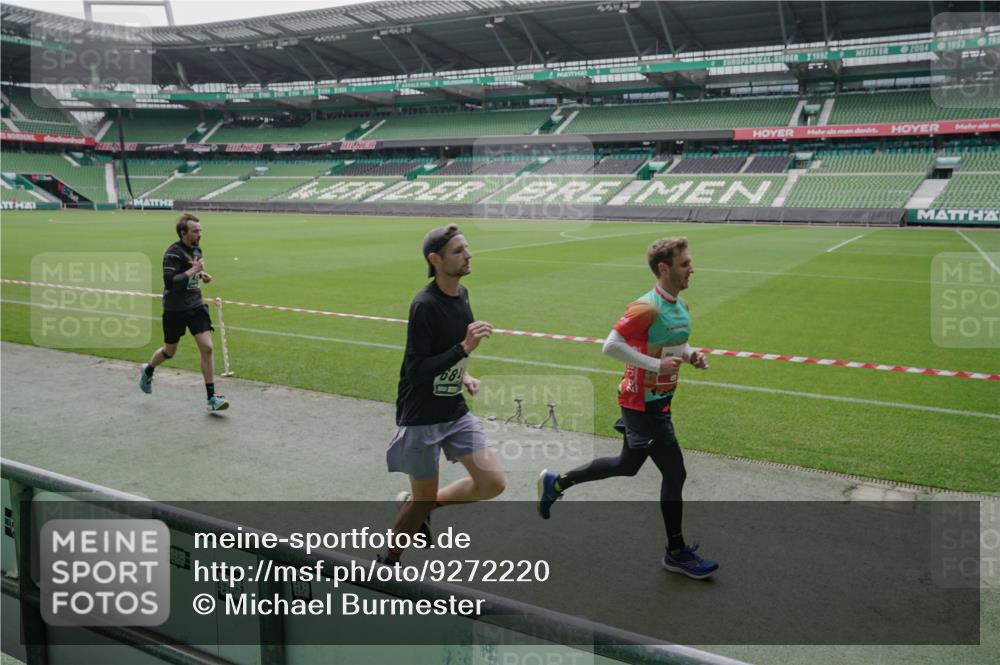 05.10.2025 - 20. swb-Marathon Bremen Michael Burmester http://msf.ph/oto/9272220 05.10.2025 12:46:08 Laufen im Stadion 256, 281, 349, 649, 852, 943, 1091, 1307, 2163, 2228, 2276, 2545, 2585, 3381, 3807, 4274, 4617, 4786, 5132, 5588, 6150, 6849, 7028, 7440, 7526, 7675, 1055, 1146, 1790, 1883, 3197, 3218, 6150, 8747 meine-sportfotos.de