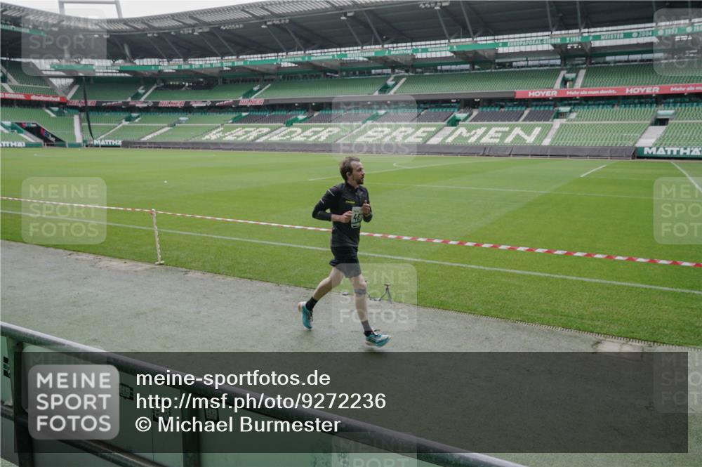 05.10.2025 - 20. swb-Marathon Bremen Michael Burmester http://msf.ph/oto/9272236 05.10.2025 12:46:09 Laufen im Stadion 256, 281, 349, 649, 852, 943, 1091, 1307, 2163, 2228, 2276, 2545, 2585, 3381, 3807, 4274, 4617, 4786, 5132, 5588, 6849, 7028, 7440, 7526, 7675, 1146, 1790, 1883, 3197, 3218, 6150, 8747 meine-sportfotos.de