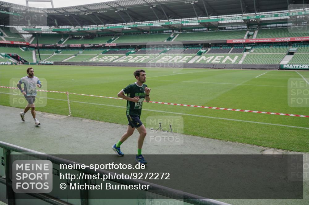 05.10.2025 - 20. swb-Marathon Bremen Michael Burmester http://msf.ph/oto/9272272 05.10.2025 12:46:13 Laufen im Stadion 256, 281, 349, 649, 852, 943, 1091, 1307, 2163, 2228, 2276, 2545, 2585, 3054, 3381, 3807, 4274, 4617, 4786, 5132, 5588, 6849, 7028, 7440, 7526, 7675, 1146, 1790, 1883, 3197, 6150, 7440, 8747 meine-sportfotos.de