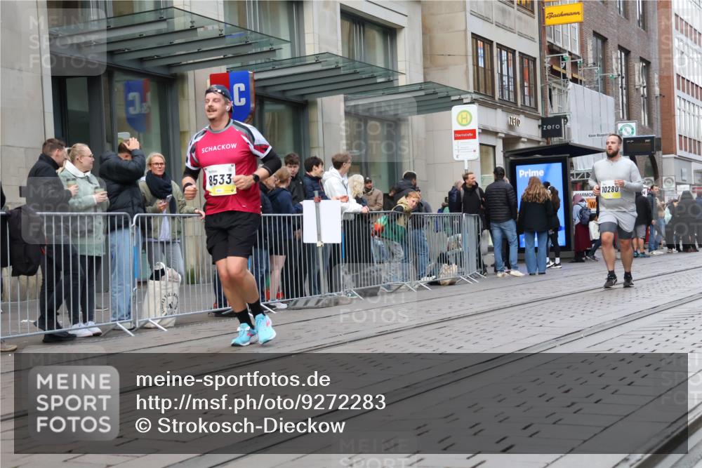 05.10.2025 - 20. swb-Marathon Bremen Strokosch-Dieckow http://msf.ph/oto/9272283 05.10.2025 11:09:56 Ziel 7799, 8225, 8533, 9470, 9476, 9554, 9561, 9734, 9806, 9895, 10082, 10189, 10280, 10288, 10383, 10552, 10563, 10596, 10969, 11204, 11261, 11333, 11388, 11401, 11536, 7799, 8225, 8533, 9470, 9476, 9554, 9561, 9734, 9806, 9895, 10082, 10189, 10280, 10288, 10383, 10552, 10563, 10596, 10969, 11204, 11261, 11333, 11388, 11401 meine-sportfotos.de