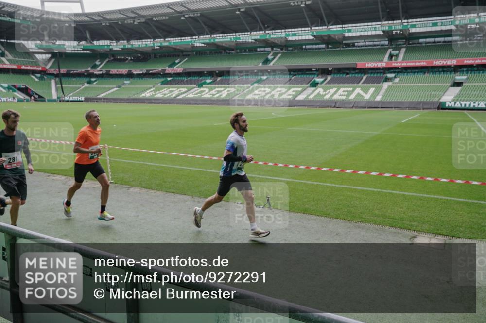 05.10.2025 - 20. swb-Marathon Bremen Michael Burmester http://msf.ph/oto/9272291 05.10.2025 12:46:14 Laufen im Stadion 256, 281, 349, 649, 852, 891, 943, 1091, 1307, 2163, 2228, 2276, 2545, 2585, 3054, 3381, 3807, 4274, 4617, 4786, 5132, 5588, 6849, 7028, 7526, 7675, 1146, 1790, 1883, 3197, 6150, 7440, 8747 meine-sportfotos.de