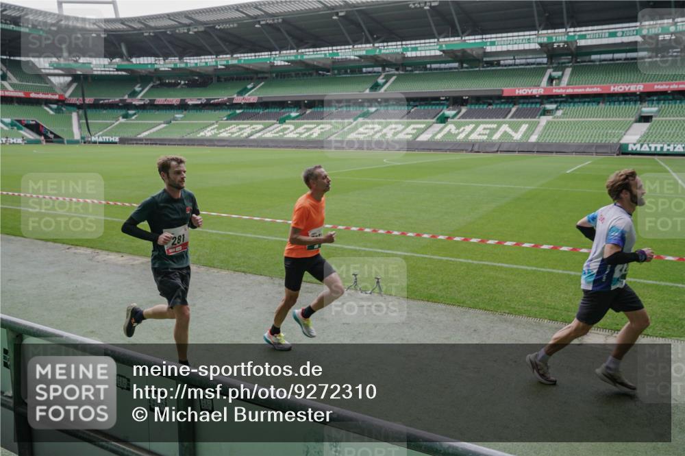 05.10.2025 - 20. swb-Marathon Bremen Michael Burmester http://msf.ph/oto/9272310 05.10.2025 12:46:15 Laufen im Stadion 256, 281, 349, 649, 852, 891, 943, 1091, 1307, 2163, 2228, 2276, 2545, 2585, 3054, 3381, 3807, 4274, 4617, 4786, 5132, 5588, 6849, 7028, 7526, 7675, 1146, 1790, 1883, 3197, 4786, 6150, 7440, 8747 meine-sportfotos.de