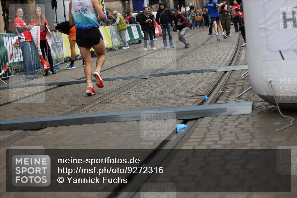 05.10.2025 - 20. swb-Marathon Bremen Yannick Fuchs http://msf.ph/oto/9272316 05.10.2025 12:17:58 Ziel 404, 1739 meine-sportfotos.de