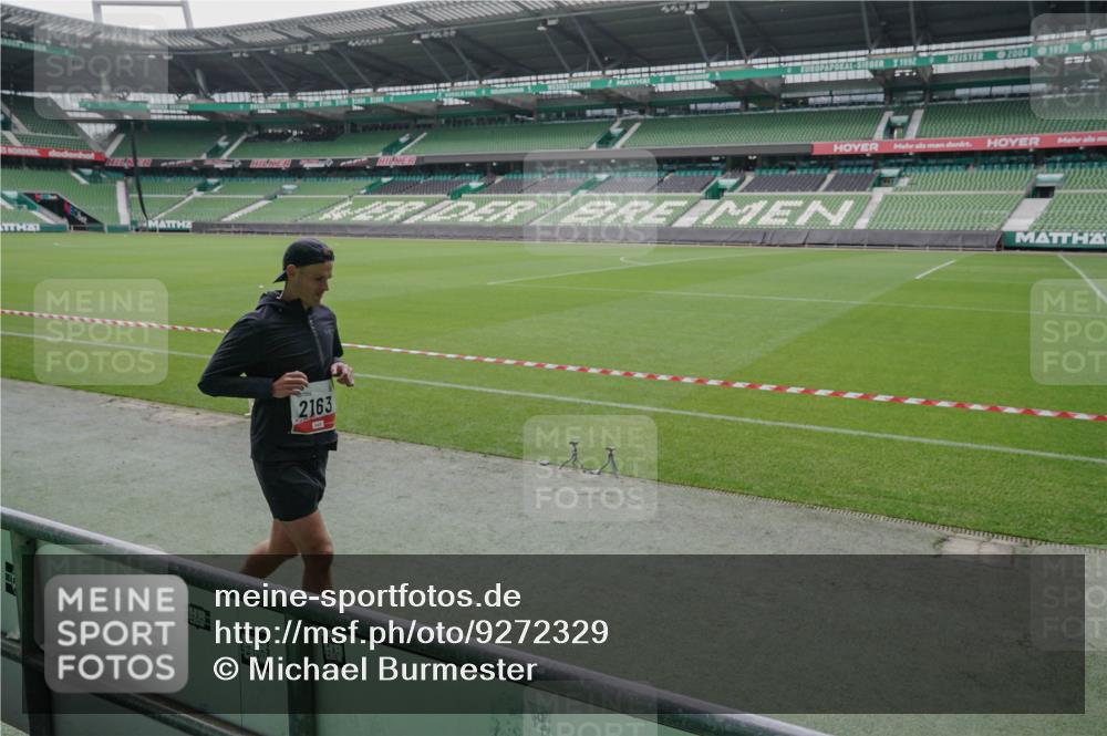 05.10.2025 - 20. swb-Marathon Bremen Michael Burmester http://msf.ph/oto/9272329 05.10.2025 12:46:21 Laufen im Stadion 256, 281, 349, 649, 852, 891, 943, 1091, 1246, 1307, 2163, 2228, 2276, 2545, 2585, 3054, 3084, 3381, 3807, 4274, 4617, 4758, 5588, 6849, 7028, 7526, 7675, 1146, 1883, 3197, 4786, 5132, 6150, 7440 meine-sportfotos.de