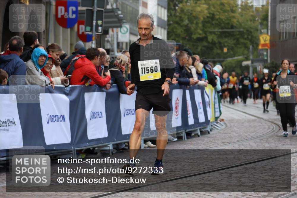 05.10.2025 - 20. swb-Marathon Bremen Strokosch-Dieckow http://msf.ph/oto/9272333 05.10.2025 11:10:54 Ziel 9984, 10399, 11318, 11544, 11560 meine-sportfotos.de
