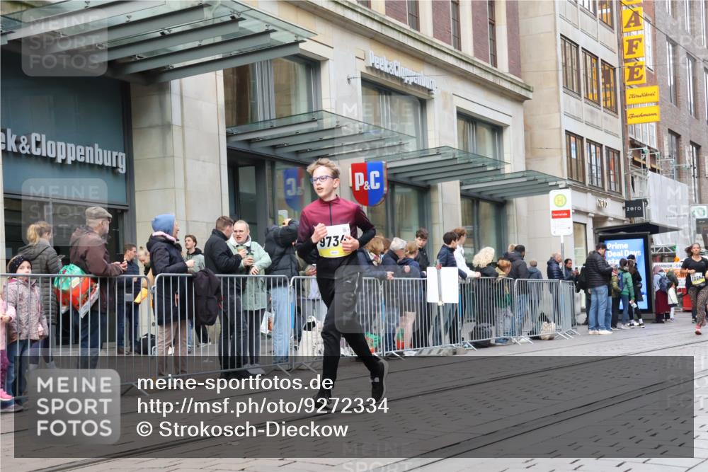 05.10.2025 - 20. swb-Marathon Bremen Strokosch-Dieckow http://msf.ph/oto/9272334 05.10.2025 11:10:03 Ziel 8225, 8533, 9734, 9806, 9895, 10082, 10146, 10189, 10280, 10288, 10440, 10441, 10442, 10552, 10980, 11204, 11261, 11333, 11342, 11388, 8225, 8533, 9734, 9806, 9895, 10082, 10146, 10189, 10280, 10288, 10440, 10441, 10442, 10552, 10980, 11204, 11261, 11333, 11342, 11388 meine-sportfotos.de