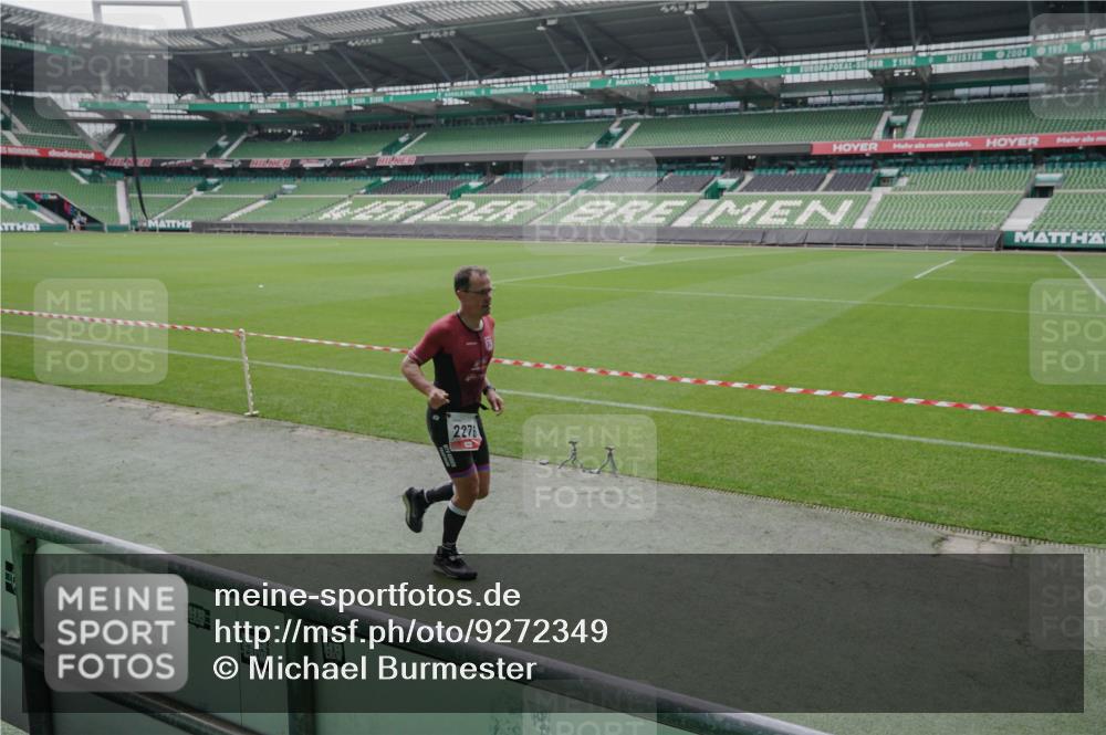 05.10.2025 - 20. swb-Marathon Bremen Michael Burmester http://msf.ph/oto/9272349 05.10.2025 12:46:23 Laufen im Stadion 256, 281, 349, 649, 852, 891, 943, 1091, 1246, 1307, 2163, 2228, 2276, 2545, 2585, 3054, 3084, 3381, 3807, 4274, 4617, 4758, 5588, 6849, 7028, 7526, 7675, 1146, 1883, 3197, 4786, 5132, 5588, 6150, 7440 meine-sportfotos.de