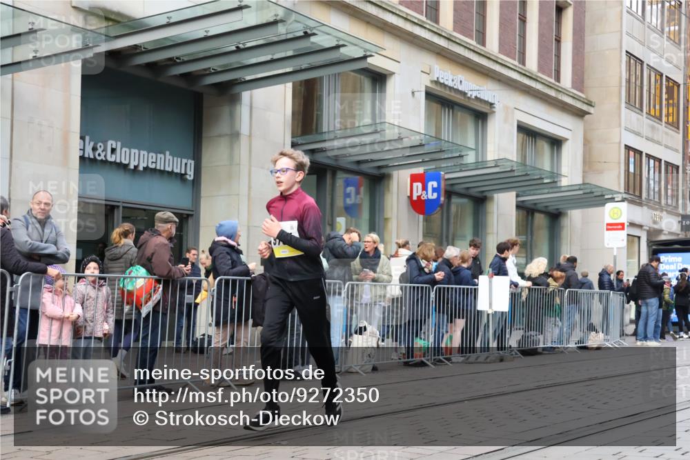 05.10.2025 - 20. swb-Marathon Bremen Strokosch-Dieckow http://msf.ph/oto/9272350 05.10.2025 11:10:03 Ziel 8225, 8533, 9734, 9806, 9895, 10082, 10146, 10189, 10280, 10288, 10440, 10441, 10442, 10552, 10980, 11204, 11261, 11333, 11342, 11388, 8225, 8533, 9734, 9806, 9895, 10082, 10146, 10189, 10280, 10288, 10440, 10441, 10442, 10552, 10980, 11204, 11261, 11333, 11342, 11388 meine-sportfotos.de