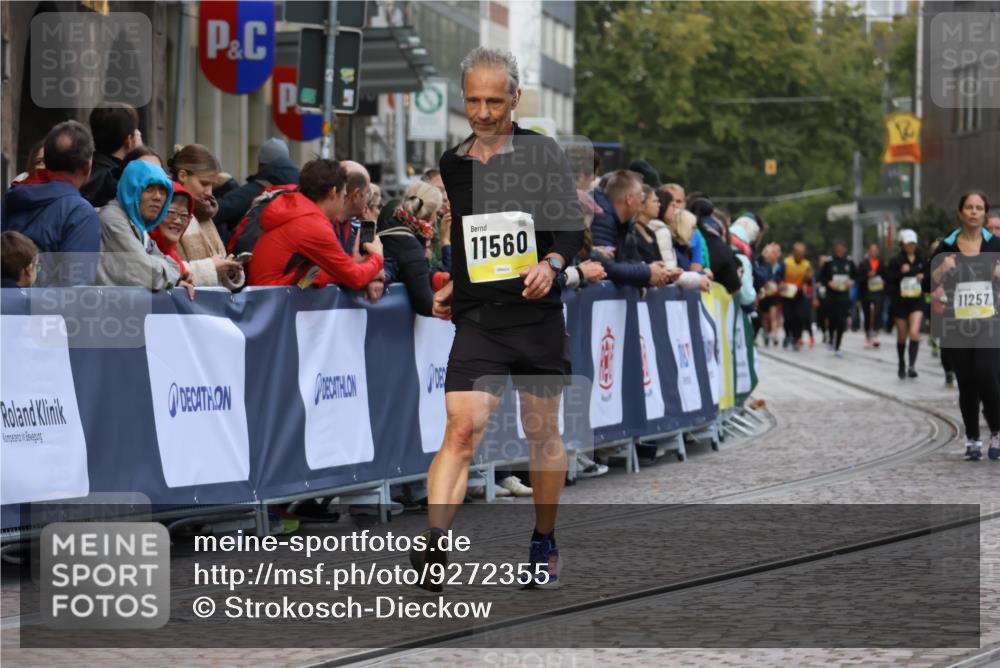 05.10.2025 - 20. swb-Marathon Bremen Strokosch-Dieckow http://msf.ph/oto/9272355 05.10.2025 11:10:54 Ziel 9984, 10399, 11318, 11544, 11560 meine-sportfotos.de