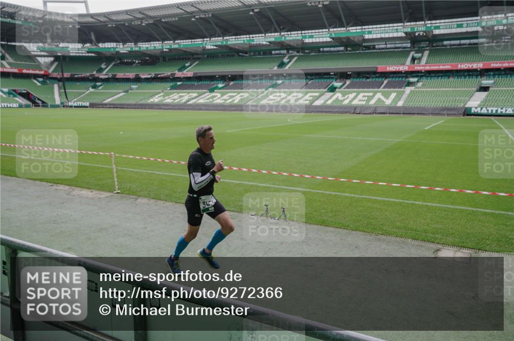 05.10.2025 - 20. swb-Marathon Bremen Michael Burmester http://msf.ph/oto/9272366 05.10.2025 12:46:24 Laufen im Stadion 256, 281, 349, 649, 852, 891, 943, 1091, 1246, 1307, 2163, 2228, 2276, 2545, 2585, 3054, 3084, 3381, 3807, 4274, 4617, 4758, 6849, 7028, 7526, 7675, 349, 1146, 1883, 3197, 4786, 5132, 5588, 6150, 7440 meine-sportfotos.de