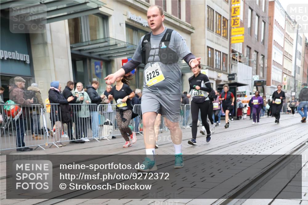 05.10.2025 - 20. swb-Marathon Bremen Strokosch-Dieckow http://msf.ph/oto/9272372 05.10.2025 11:10:08 Ziel 8225, 8533, 9446, 9734, 9895, 10146, 10189, 10280, 10288, 10440, 10441, 10442, 10552, 10980, 11240, 11333, 11342, 11388, 8225, 8533, 9446, 9734, 9895, 10146, 10189, 10280, 10288, 10440, 10441, 10442, 10552, 10980, 11240, 11333, 11342, 11388 meine-sportfotos.de