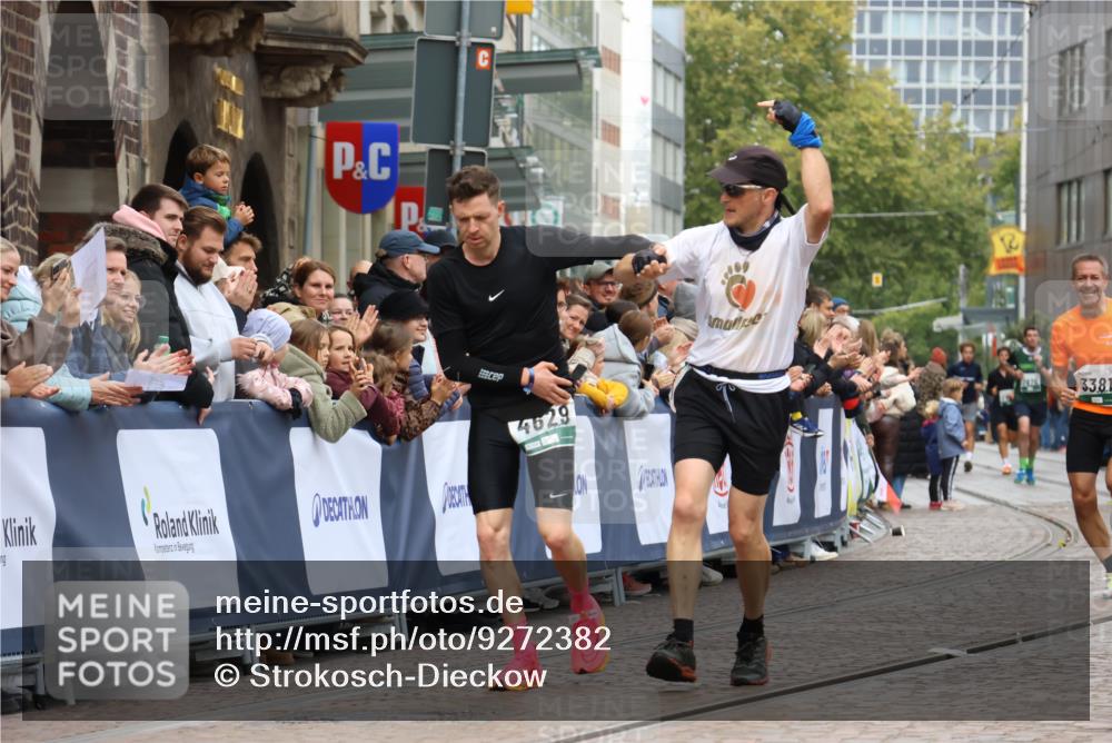05.10.2025 - 20. swb-Marathon Bremen Strokosch-Dieckow http://msf.ph/oto/9272382 05.10.2025 13:02:55 Ziel 288, 2585, 3197, 3381 meine-sportfotos.de