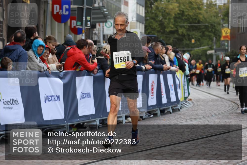 05.10.2025 - 20. swb-Marathon Bremen Strokosch-Dieckow http://msf.ph/oto/9272383 05.10.2025 11:10:54 Ziel 9984, 10399, 11318, 11544, 11560 meine-sportfotos.de
