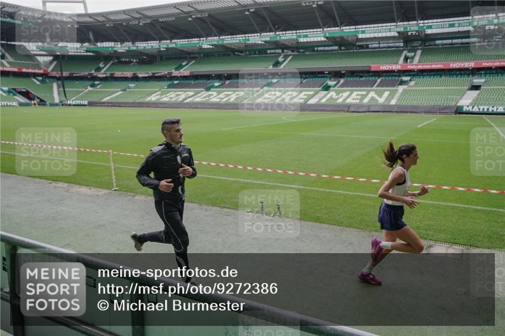 05.10.2025 - 20. swb-Marathon Bremen Michael Burmester http://msf.ph/oto/9272386 05.10.2025 12:46:29 Laufen im Stadion 256, 281, 609, 649, 852, 891, 943, 1091, 1246, 1307, 1521, 2163, 2228, 2276, 2545, 2585, 3054, 3084, 3381, 4274, 4617, 4758, 4848, 6849, 7526, 7583, 7675, 349, 649, 852, 1307, 3807, 4786, 5132, 5588, 7028, 7440 meine-sportfotos.de