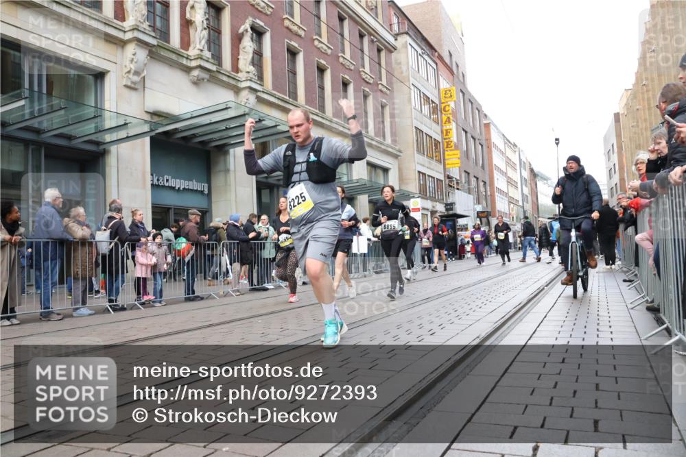 05.10.2025 - 20. swb-Marathon Bremen Strokosch-Dieckow http://msf.ph/oto/9272393 05.10.2025 11:10:08 Ziel 8225, 8533, 9446, 9734, 9895, 10146, 10189, 10280, 10288, 10440, 10441, 10442, 10552, 10980, 11240, 11333, 11342, 11388, 8225, 8533, 9446, 9734, 9895, 10146, 10189, 10280, 10288, 10440, 10441, 10442, 10552, 10980, 11240, 11333, 11342, 11388 meine-sportfotos.de